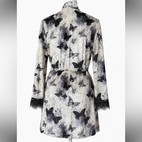 Elegant Butterfly Print Robe - Picture 4 of 4